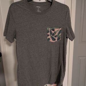 ✨2 For $8✨ Tee with Tropical Pocket